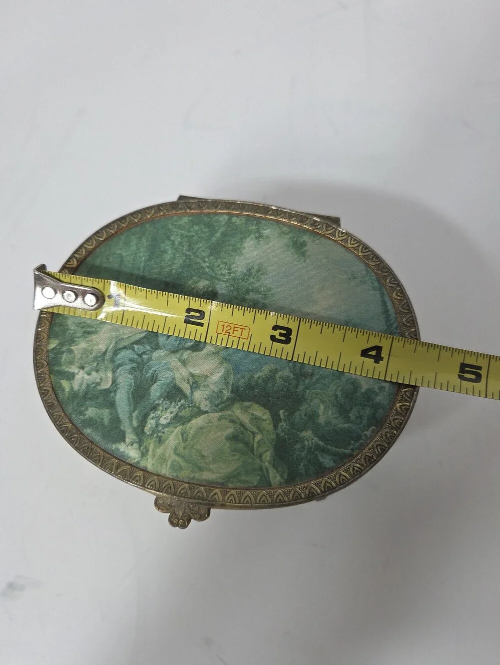 Boucher decorative oval